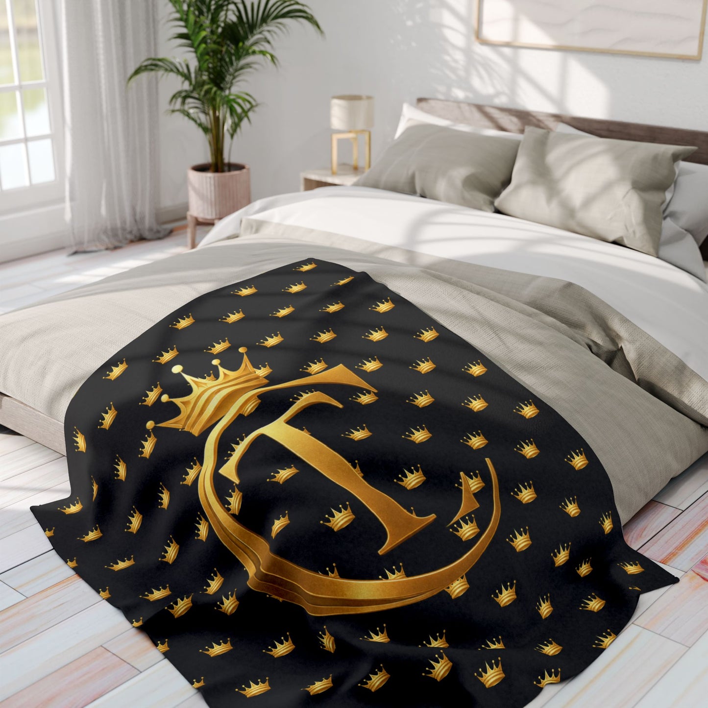 The Chic Co. SIgnature Gold Crown Arctic Fleece Blanket
